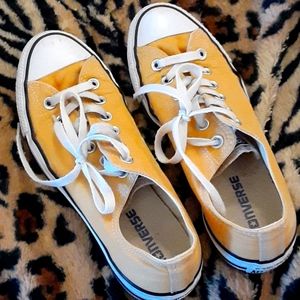 Mustard yellow converse